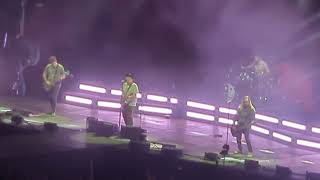 Fall Out Boy - G.I.N.A.S.F.S. (live)