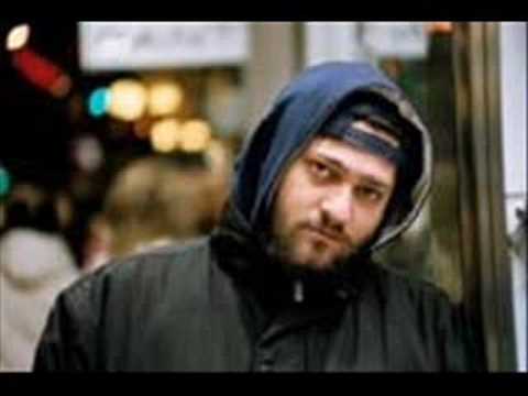 Taki tsan ft Ypoxthonios-Stam The Show Man