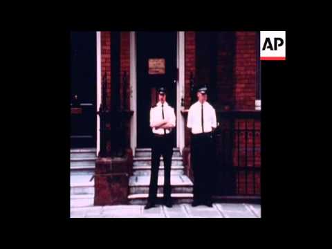 SYND 22 8 78 SECURITY AND HEATHROW BUS ATTACK EL AL