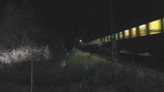 preview picture of video 'Finnish Express Train 710 passes Lahnakangas level crossing with arcing'