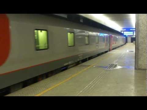 Russian Train Moscow - Paris at Warszawa Centralna Station ( поезд Москва - Париж )