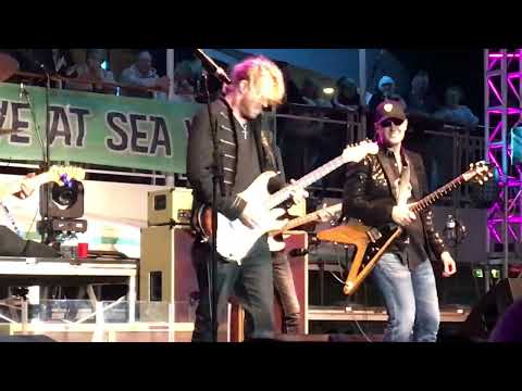 Joe Bonamassa and Kenny Wayne Shepherd with “How Many More Years” on KTBAS V