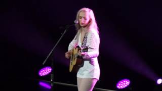 Madilyn Bailey  - VidCon 2017