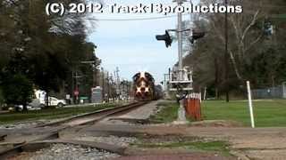 preview picture of video '*rare!* Canadian National Local with Illinois Central 1034 and 1035'