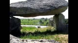 preview picture of video 'Gånggrift / passage tomb, Luttra, 2010'