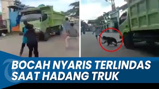 Download lagu DETIK-DETIK Bocah Nyaris Terlindas saat Hadang Truk yang Sedang Melaju mp3 Download lagu DETIK-DETIK Bocah Nyaris Terlindas saat Hadang Truk yang Sedang Melaju mp3