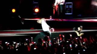 Lovebug - Joe saindo do palco