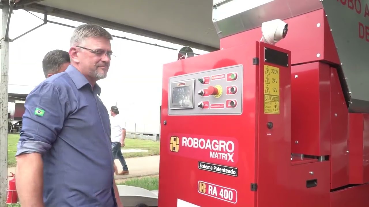ROBÔ RECÉM LANÇADO EM MATO GROSSO E QUE É UTILIZADO PARA A ALIMENTAÇÃO DE SUÍNOS