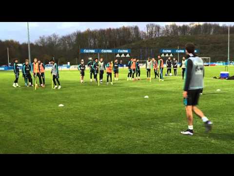 Schalker trainieren Schnelligkeit und Beweglichkeit