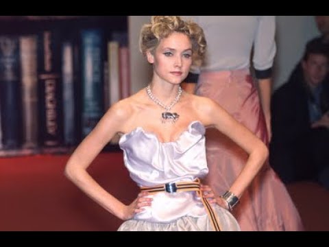 VIVIENNE WESTWOOD Spring 2001 Paris - Fashion Channel