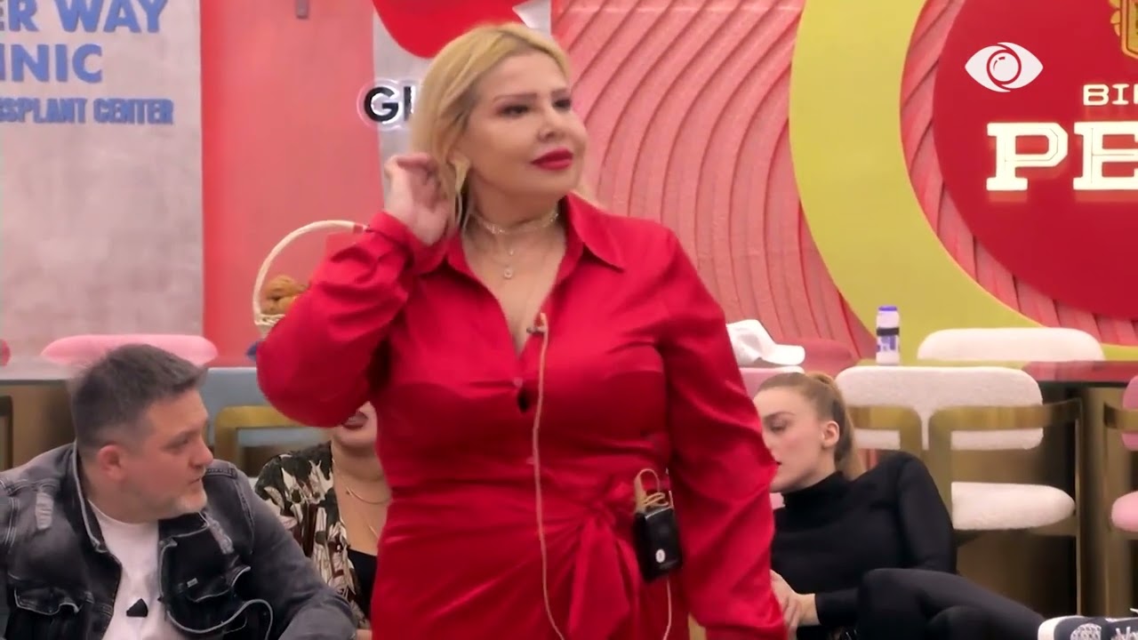 Meri ‘rrëmben’ vëmendjen e banorëve, ja kënga që e bëri të çohej para banorëve