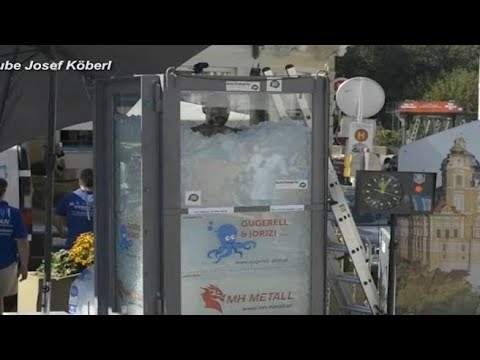 Josef Koeberl, il video del nuovo record: l’austriaco è rimasto due ore e mezza in una scatola...
