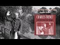 A la porte du garage – Charles Trenet