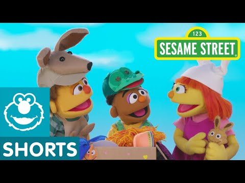 Sesame Street: Julia, Samuel, and Wes Play Dress-Up
