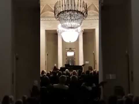 Six trills in a row in a Scarlatti's sonata!