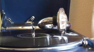 The Boswell Sisters   It's The Girl  (1931)