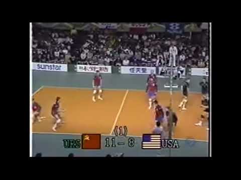 Karch Kiraly Shows Why He’s The Volleyball 🐐 By Bouncing A Ball Against Soviet Russia