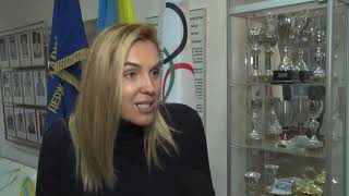 Яна Клочкова нагородила юну харківську плавчиню