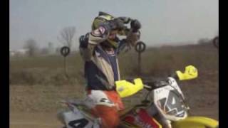 preview picture of video 'Scuola MOTOCROSS - Tecnica di guida di un campione'