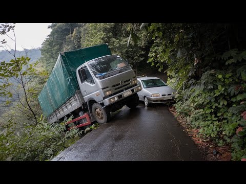 Top 10 Most Dangerous Mountain Roads in the World