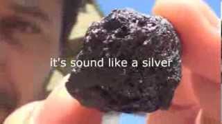 preview picture of video 'METALDETECTING AUSTRALIA    FOUND A STRANGE STONE  CAN BE A METEORITE'