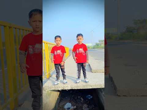Twins👯‍♂️funny video comedy 🎭#comedy #funny #shortsfeed #youtubeshorts #twins #viralvideo #shorts
