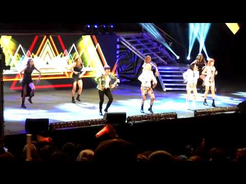 [121110] 2NE1 - Can't Nobody (first half) @ SBS Kpop Super Concert [Fancam]
