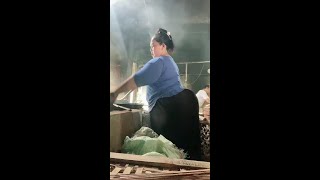 Download lagu vlog of frying raw crackers to sell in a shop mp3