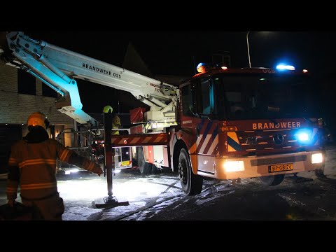 Brandweer Oss TS 21-3131 en HW 21-3151 met spoed naar een Schoorsteenbrand aan de Brunestein in Oss