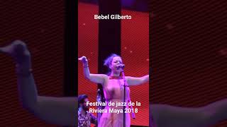 Bebel Gilberto interpretando Harvest Moon de Neil Young. Festival de jazz de la Riviera Maya 2018