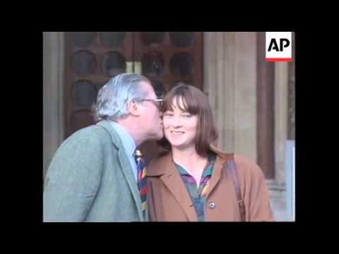 WORLDWIDE: ACTOR OLIVER REED DIES IN MALTA AGED 61