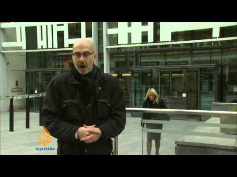 UK activists try to stop far-right rally