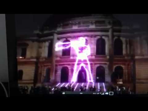 Women spinning differently