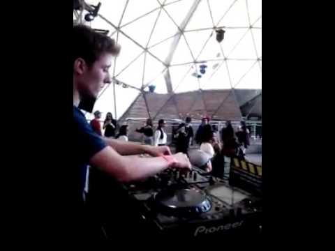 Behind-U @Park Art - Mindbreaker Playing "Bruno Mattos, Huntter - Brain Delight"