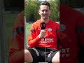 ‘Dan gaat hij de Engelbewaarder voor jullie zingen’ ? #psv #shorts #VI #engelbewaarder #eredivisie