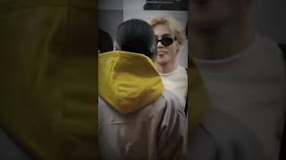 Download lagu Taehyung meet indian girl first time😱Wait for end🇮🇳 #shorts #taehyung #bts #btsarmy mp3 Download lagu Taehyung meet indian girl first time😱Wait for end🇮🇳 #shorts #taehyung #bts #btsarmy mp3