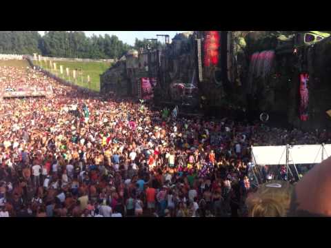 Sitdown @ Chuckie, playing Bingo Players @ Tomorrowland 2013