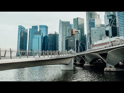 Marina Bay Singapore walk to the merlion