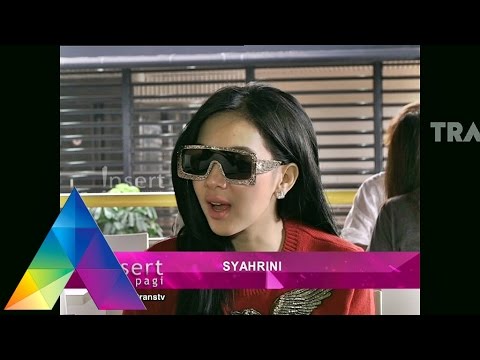 Syahrini Boyong Keluarga Liburan Kejepang