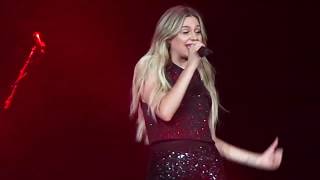 Kelsea Ballerini - Roses 5/10/2019 Cedar Rapids IA