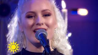Se Wiktoria sjunga &quot;Not just for Xmas&quot; - Nyhetsmorgon (TV4)