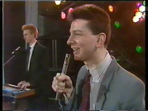 DEPECHE MODE Y FUNKAPOLITAN EN APLAUSO (1982)