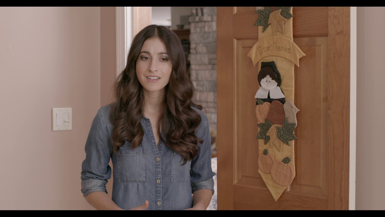 Lez Bomb Exclusive Clip: "You never bring the side dish home."