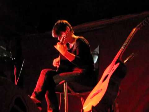 2/13 Kaki King - Goby @ Chinaski, Sermide, Italy (07/12/2011)