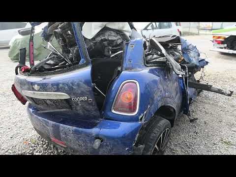 Prometna nesreća u kojoj je automobil s tri mlađe muške osobe sletio u dvorište obiteljske kuć