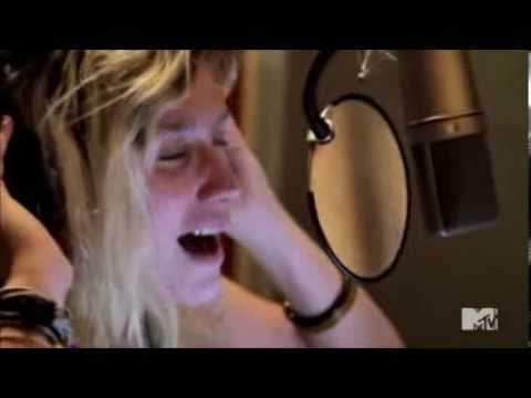 Ke$ha Recording 'Die Young' In The Studio