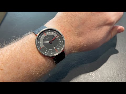 Botta TRES 24 Quartz 45mm Clips in Black - Wrist Roll