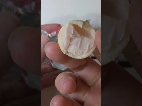 Lindt Lindor - Strawberry & Cream White Chocolate Truffle