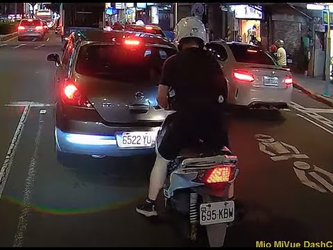 2021.08.31 Seção 2, Zhongshan Road, distrito de Banqiao, nova cidade de Taipei (pequenos danos a veículos antes do ataque)