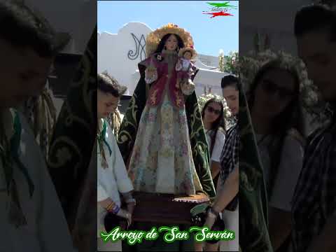 Entrega de medalla a la virgen de perales en 2025 Arroyo de San Serván (Badajoz).